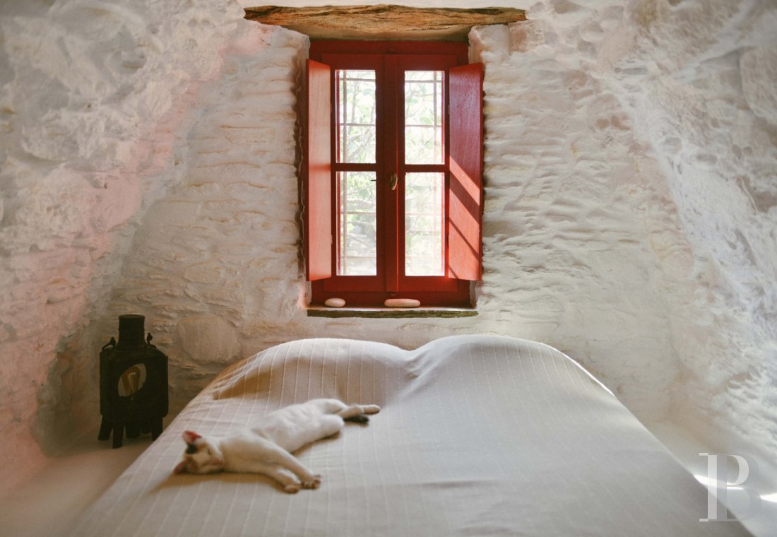 Three former sheepfolds united by a beautiful spirit by the sea in Tinos, the Cyclades - photo  n°15